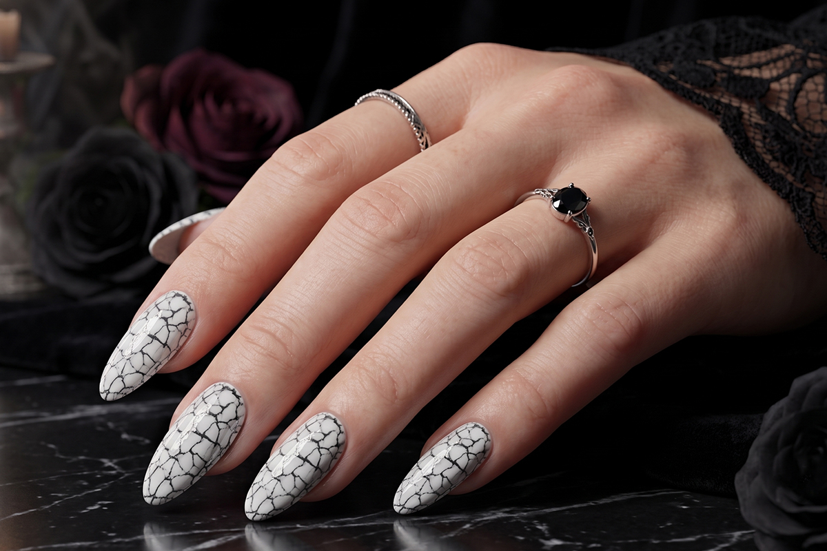 Jolifin LAVENI Shellac - cracked white 10ml