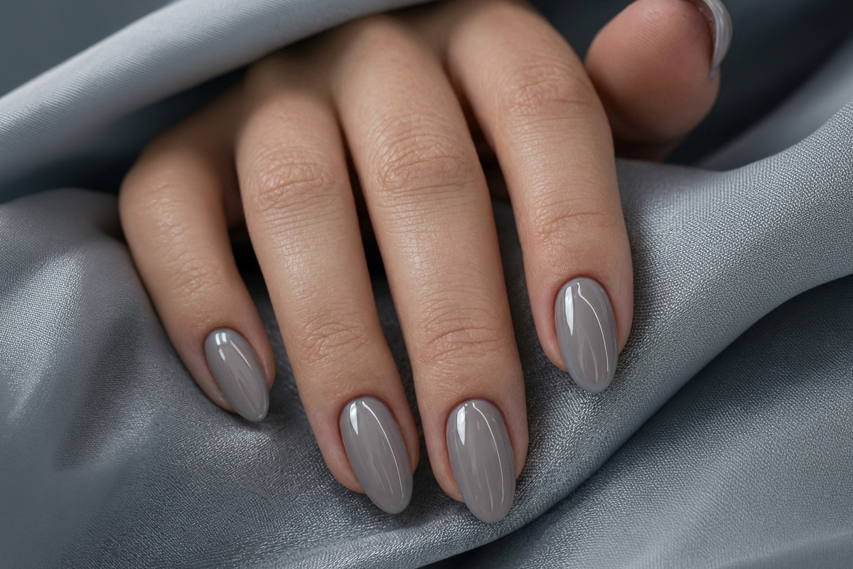 Jolifin LAVENI Shellac - grey ghosts 10ml