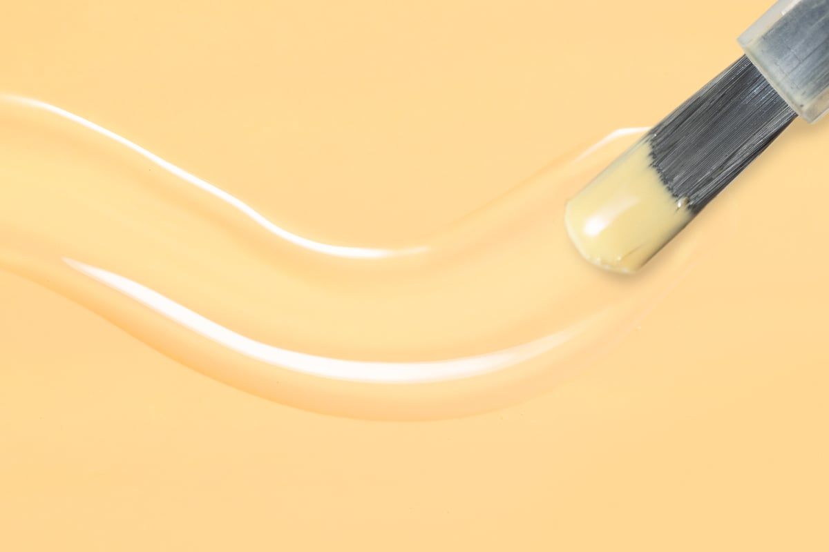 Jolifin LAVENI Shellac - pastell-yellow tulip 10ml