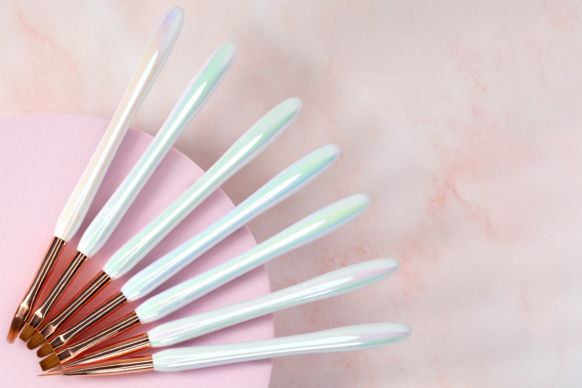 Jolifin Aurora brush white - fineliner short