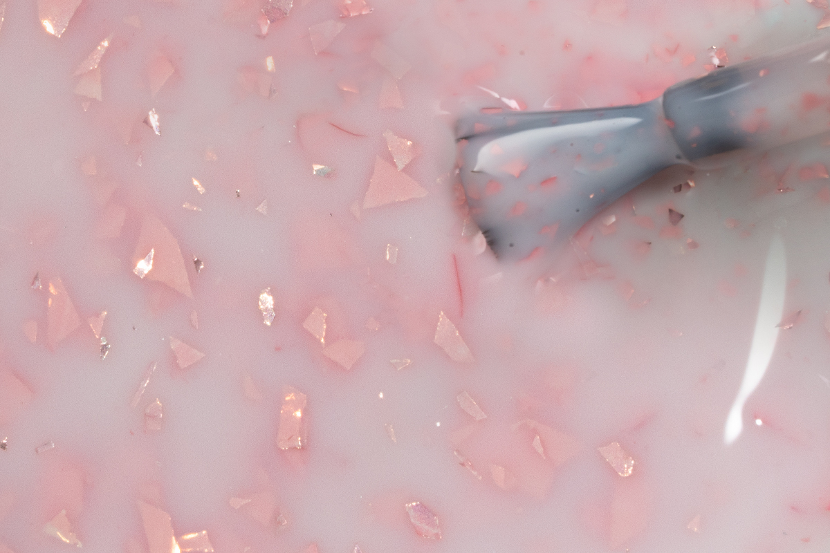 Jolifin LAVENI Shellac - Base-Coat milkbath rosé Flakes 10ml