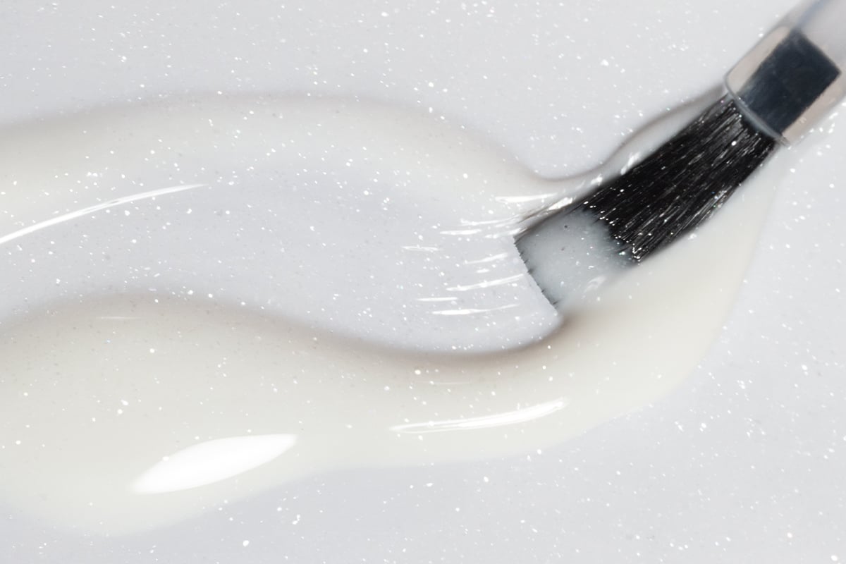 Jolifin LAVENI Shellac - milky white silver Glimmer 10ml