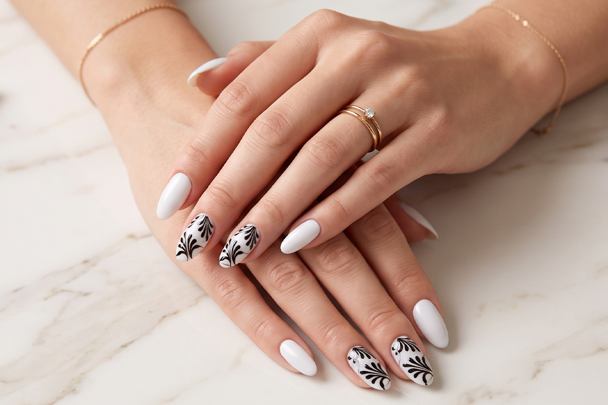 Jolifin LAVENI Shellac Fineliner - black 10ml